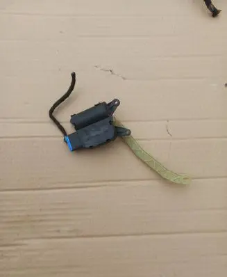 Volkswagen Touran I Air flap motor/actuator 1K1907511C 0132801340