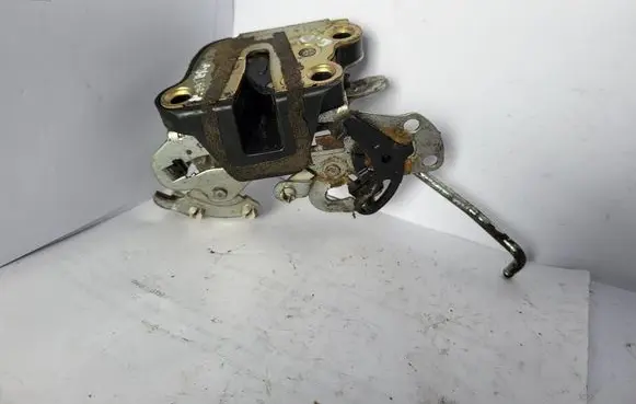 Opel Monterey Rear door lock