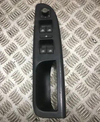 Volkswagen PASSAT B6 Front door window switch trim 3C1867171B