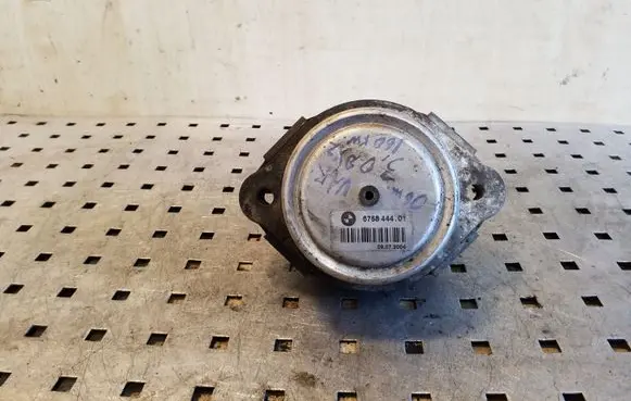 BMW X5 E53 Engine mount bracket 675844401