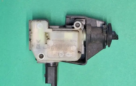 Peugeot 508 RXH Fuel tank cap lock motor 9651690280