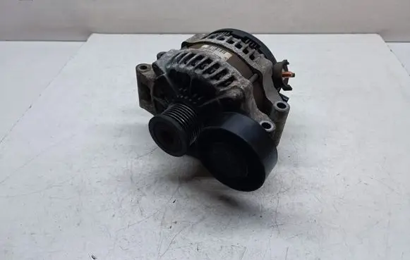 BMW 3 E90 E91 Generator/alternator 7550468