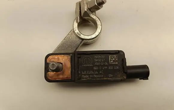Chrysler Pacifica Positive cable (battery) 68318616AC 20220206 0199300108