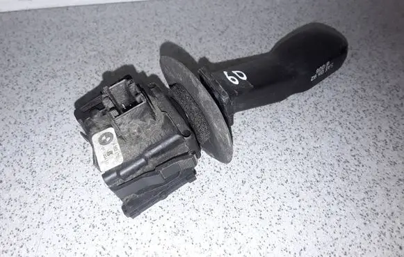 BMW 5 E39 Indicator stalk 8352172