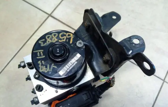 Toyota Yaris ABS Pump 895410D030 NE65883