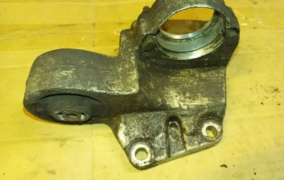 Peugeot 607 Driveshaft support bearing bracket 9635941280
