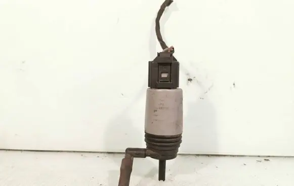 BMW 5 E60 E61 Windscreen/windshield washer pump 23557610