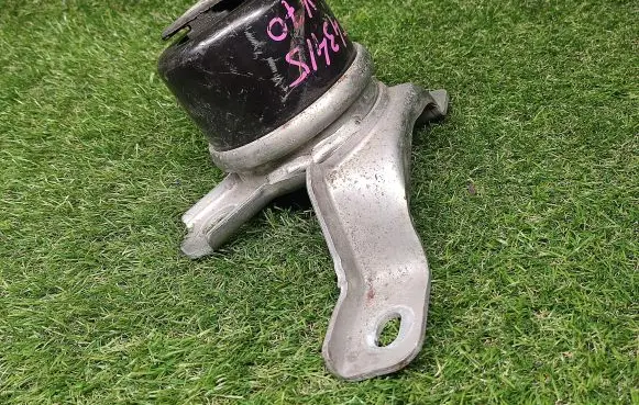 Volvo V70 Engine mount bracket 30671245 6G926F012DD