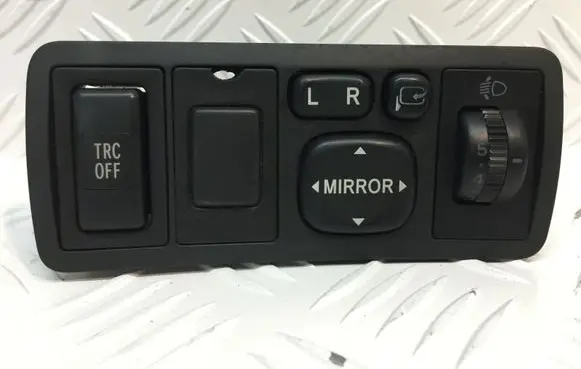 Toyota Avensis T250 Wing mirror switch 777667