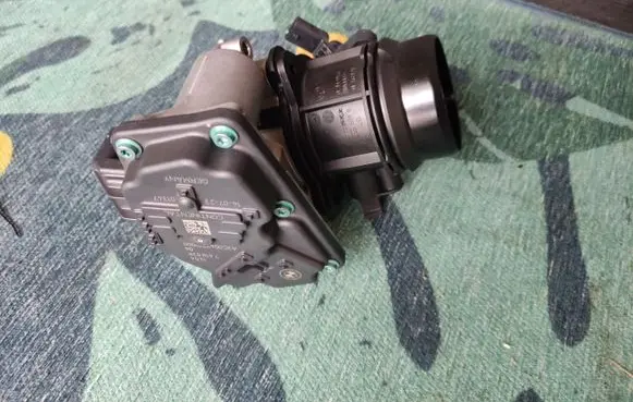 BMW 1 F20 F21 Throttle valve 7618838