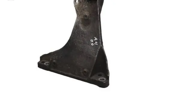 Engine mounting bracket