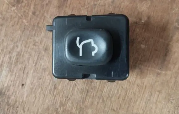 Chrysler Town u0026 Country V Tailgate/boot open switch button 04602751AA