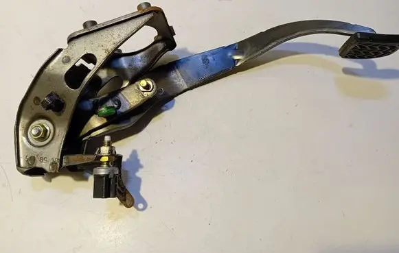Toyota Yaris Brake pedal 045B175