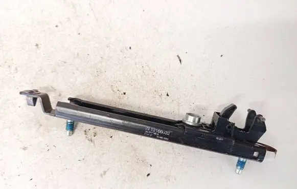 Opel Astra H Seat belt adjustment rail 13166032