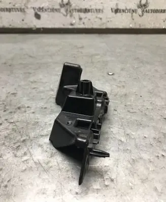 Ford Focus Front bumper mounting bracket JX7B17D958