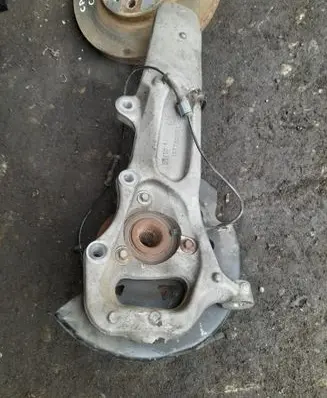 Cadillac CTS Front wheel hub 15775067