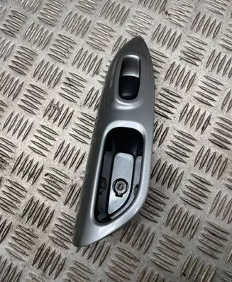 Nissan Juke I F15 Electric window control switch 829601ka0a