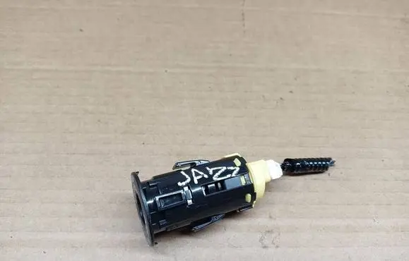 Passenger airbag on/off switch