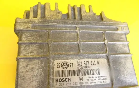 Volkswagen Golf III Engine control unit/module 3A0907311A