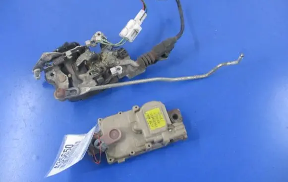 Opel Monterey Front door lock