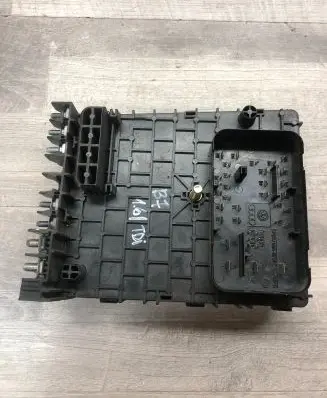 Volkswagen PASSAT B7 Fuse box set 3C0937125 63592777