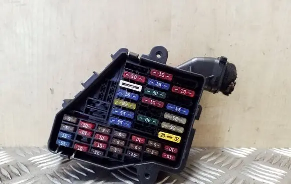 Volkswagen Golf IV Fuse module