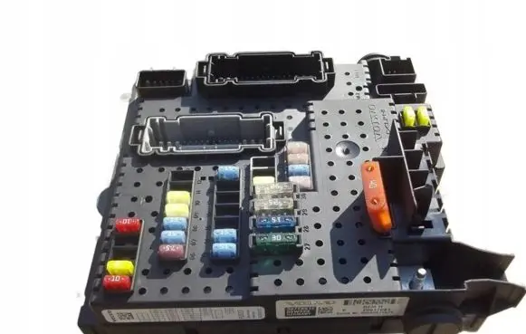 Volvo V70 Fuse module 30728512
