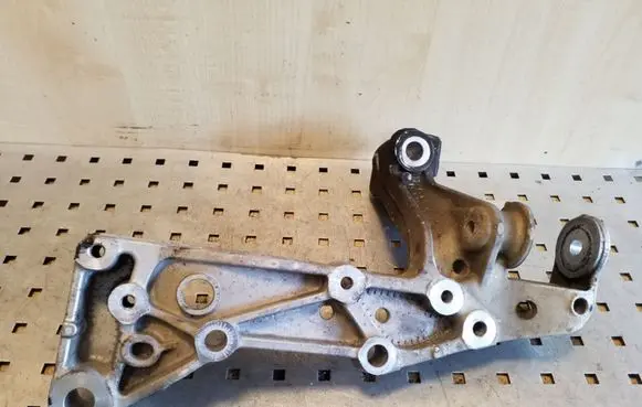Volkswagen Golf Plus Engine mounting bracket 1K0199296E