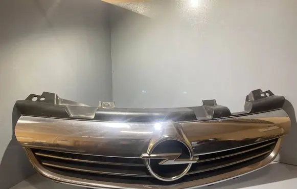 Opel Zafira B Front bumper upper radiator grill 13247331
