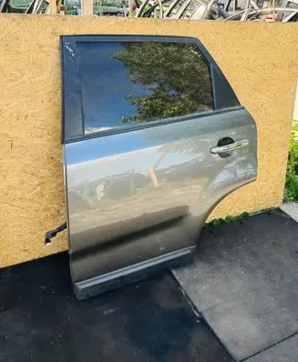 KIA Sorento Rear door 