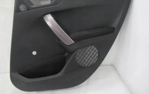 Peugeot 2008 I Coupe rear side trim panel 96763547ZD