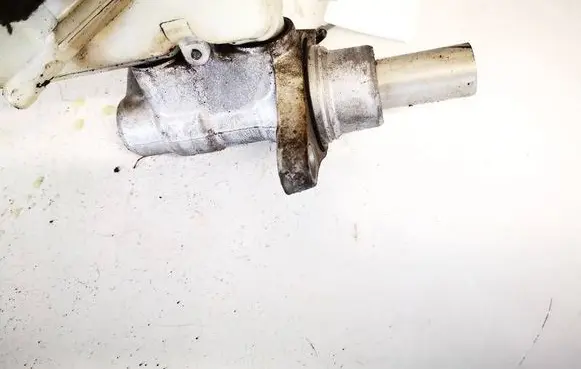 Master brake cylinder