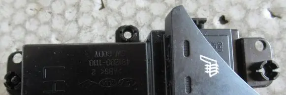 KIA Sportage Seat heating switch 933303W000WK