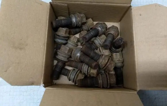 Volkswagen Transporter - Caravelle T5 Nuts/bolts 