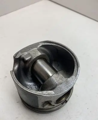 Skoda Octavia Mk2 (1Z) Piston 7973
