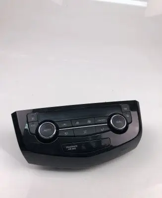Nissan Qashqai Climate control unit 275004EA1A
