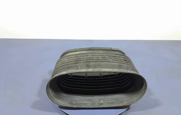 AC 428 Air intake hose/pipe 504065518