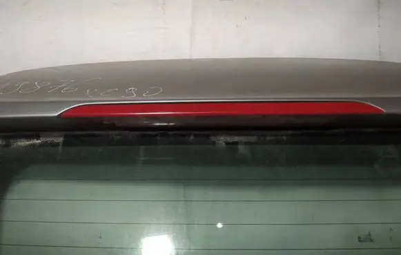Volvo XC90 Third/center stoplight