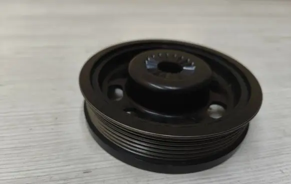 Audi Q2 - Crankshaft pulley 04E105243E