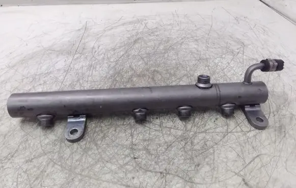 Mercedes-Benz E W211 Fuel main line pipe A6420700495