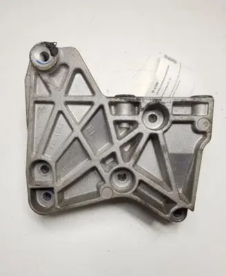 Nissan Qashqai Engine mounting bracket 8200633253