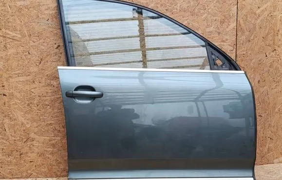 Volkswagen Touareg I Front door DOT618M391AS2 E000233 7L6837730M