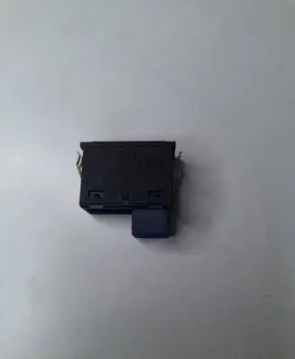 BMW X5 E53 Tailgate opening switch 8365579 03052500