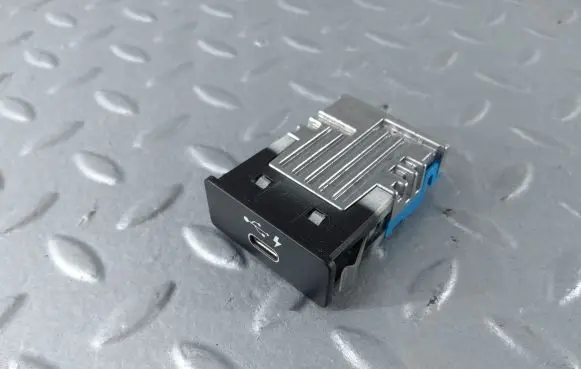 BMW X5 G05 USB socket connector 8711939 84108711939