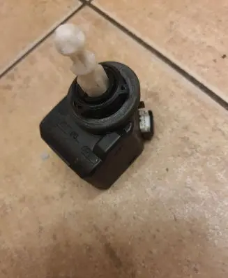 Headlight level adjustment motor