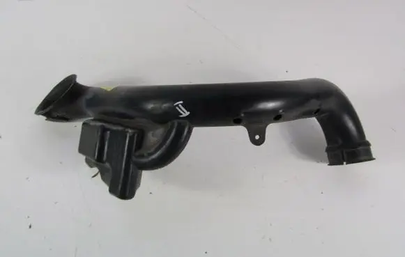 Nissan Note (E11) Air intake hose/pipe 3981027959
