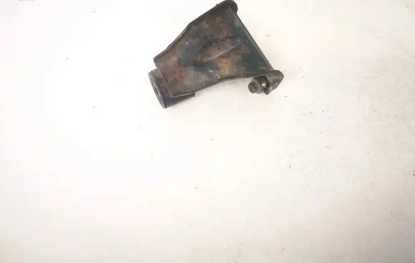 Radiator mount bracket