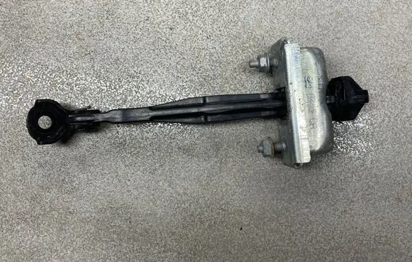 Opel Zafira C Front door check strap stopper 13301058