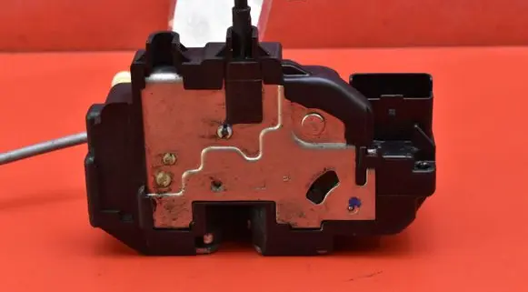 Nissan Note (E11) Front door lock