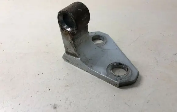 Volkswagen PASSAT B6 Front door upper hinge 3C0831401C